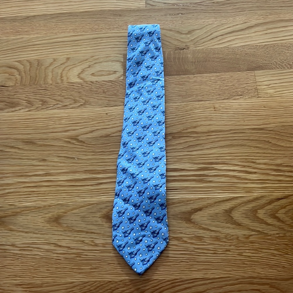 Lightly used vineyard vines tie